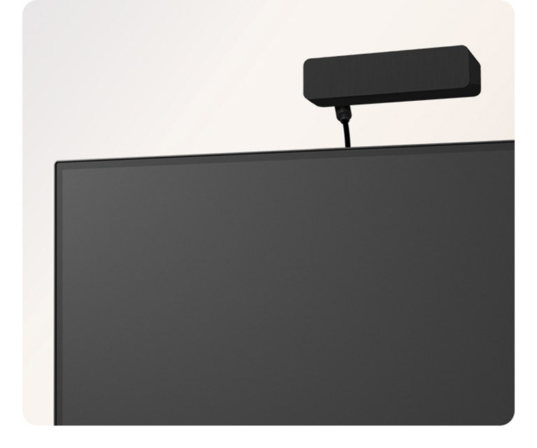 Video mostrando un sensor de calibración desmontable que se adhiere a un monitor y baja automáticamente para calibrar la pantalla, garantizando una visualización precisa de imágenes médicas.