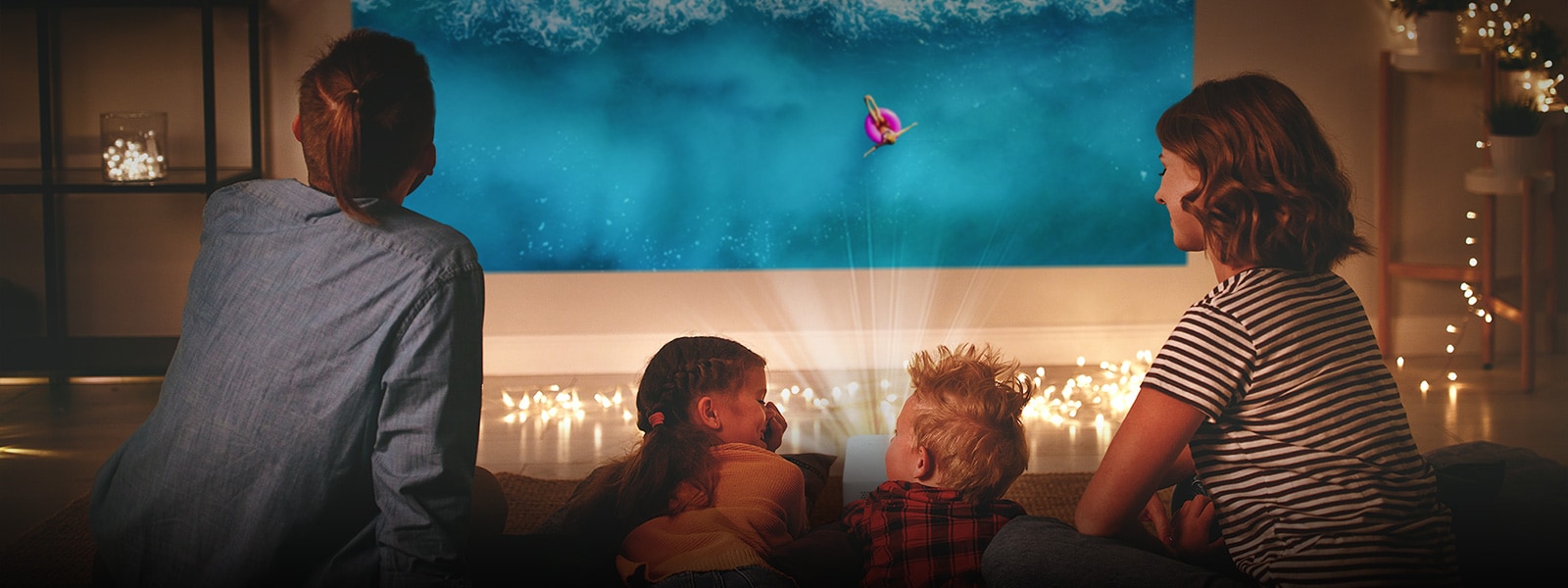 Ver una película con los niños.