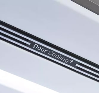 Primer plano de la función DoorCooling+™, que garantiza un enfriamiento uniforme y fresco en todo el interior del frigorífico multi-puerta LG.