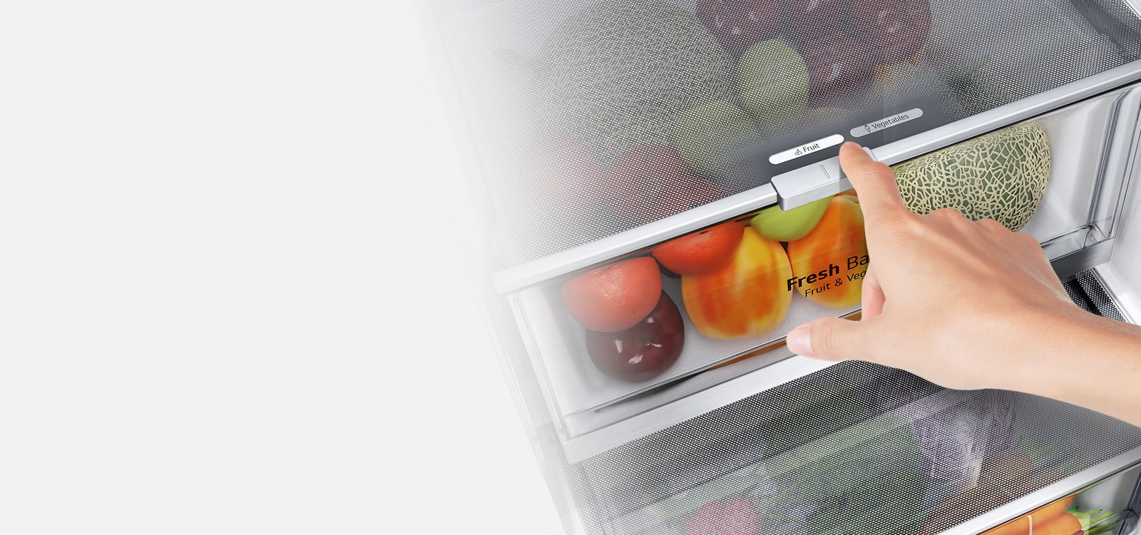 The bottom drawers of the refrigerator are filled with colorful fresh produce. An inset image zooms in on the control lever to choose the optimal humidity level to keep produce fresh.