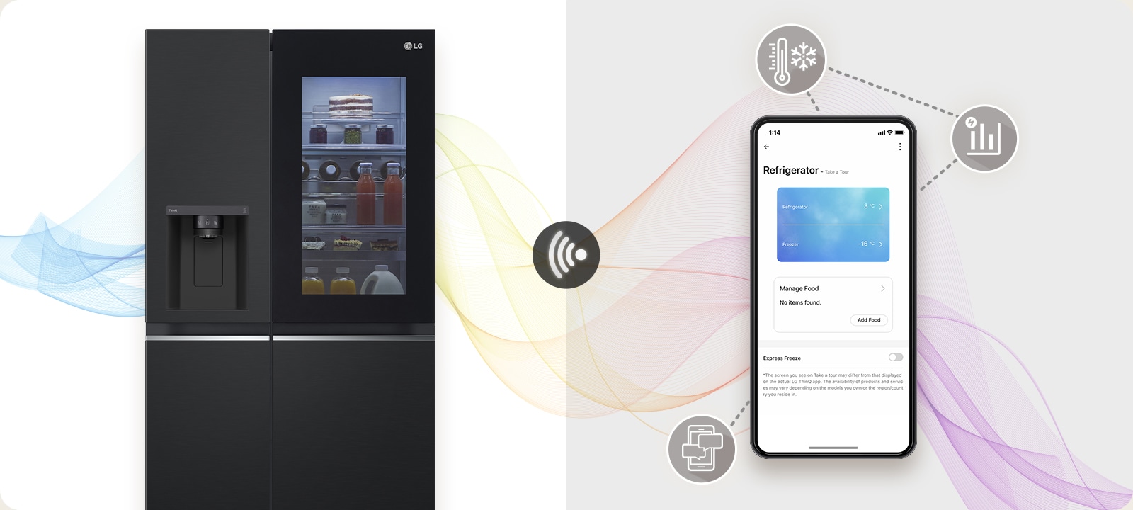 Hay una mujer sentada cómodamente en una mesa, trabajando a lo lejos. En la mesa hay un altavoz inteligente. Dejándola atrás, se muestran las paredes y el refrigerador InstaView.