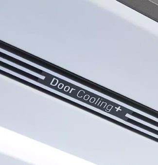 Primer plano de la función DoorCooling+™ que asegura un enfriamiento uniforme y fresco en todo el interior del frigorífico multi-puerta LG.