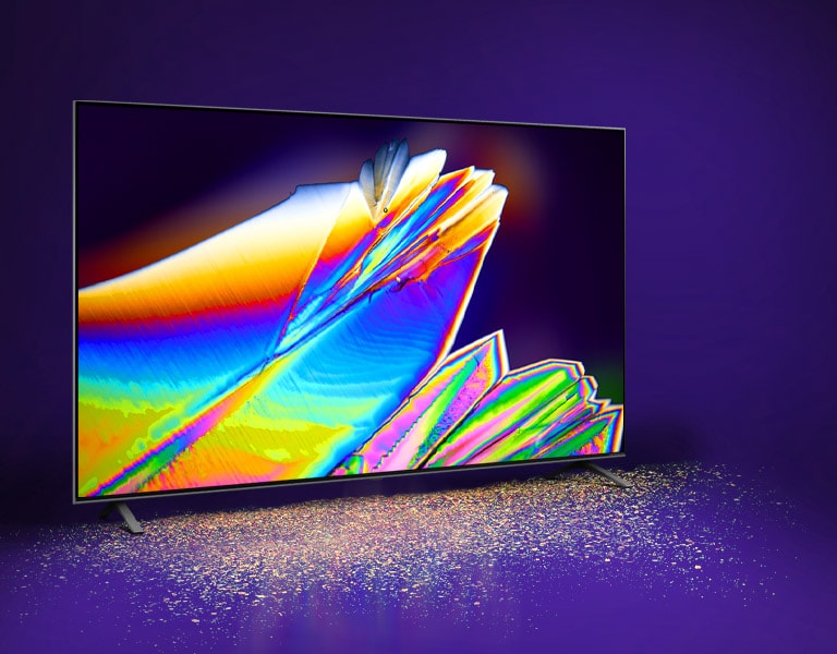 La imagen de hojas de microscopio en la pantalla del TV