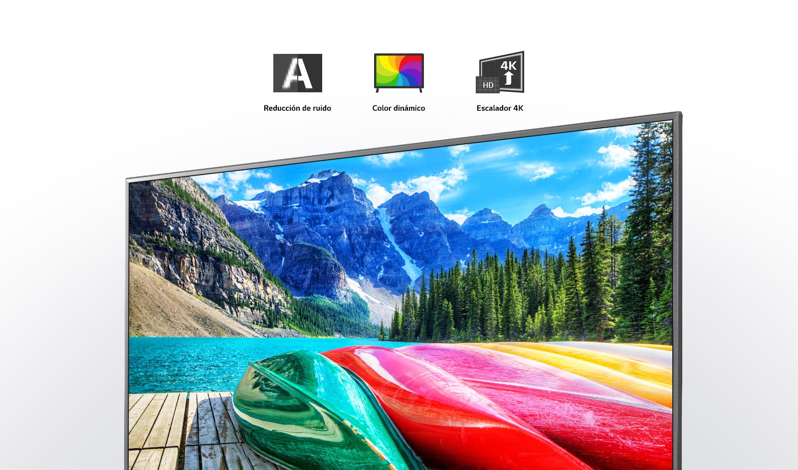Íconos de reducción de ruido, color dinámico y aumento de escala y una pantalla de TV que muestra una vista panorámica de montañas, bosques y un lago.
