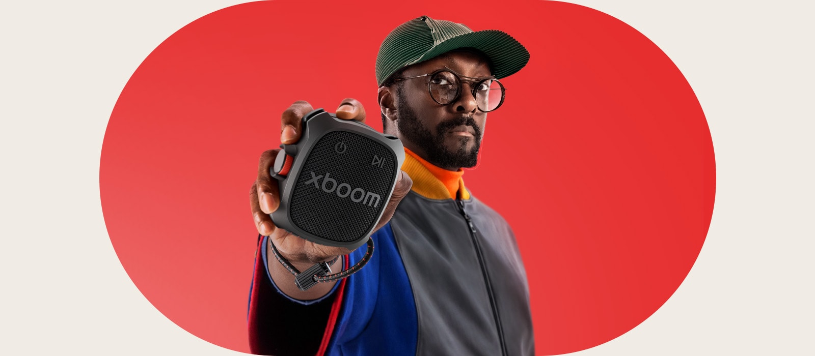 Bocina Bluetooth portátil LG xboom Rock con sonido exclusivo de will.i.am, diseñado para escuchar música al aire libre.