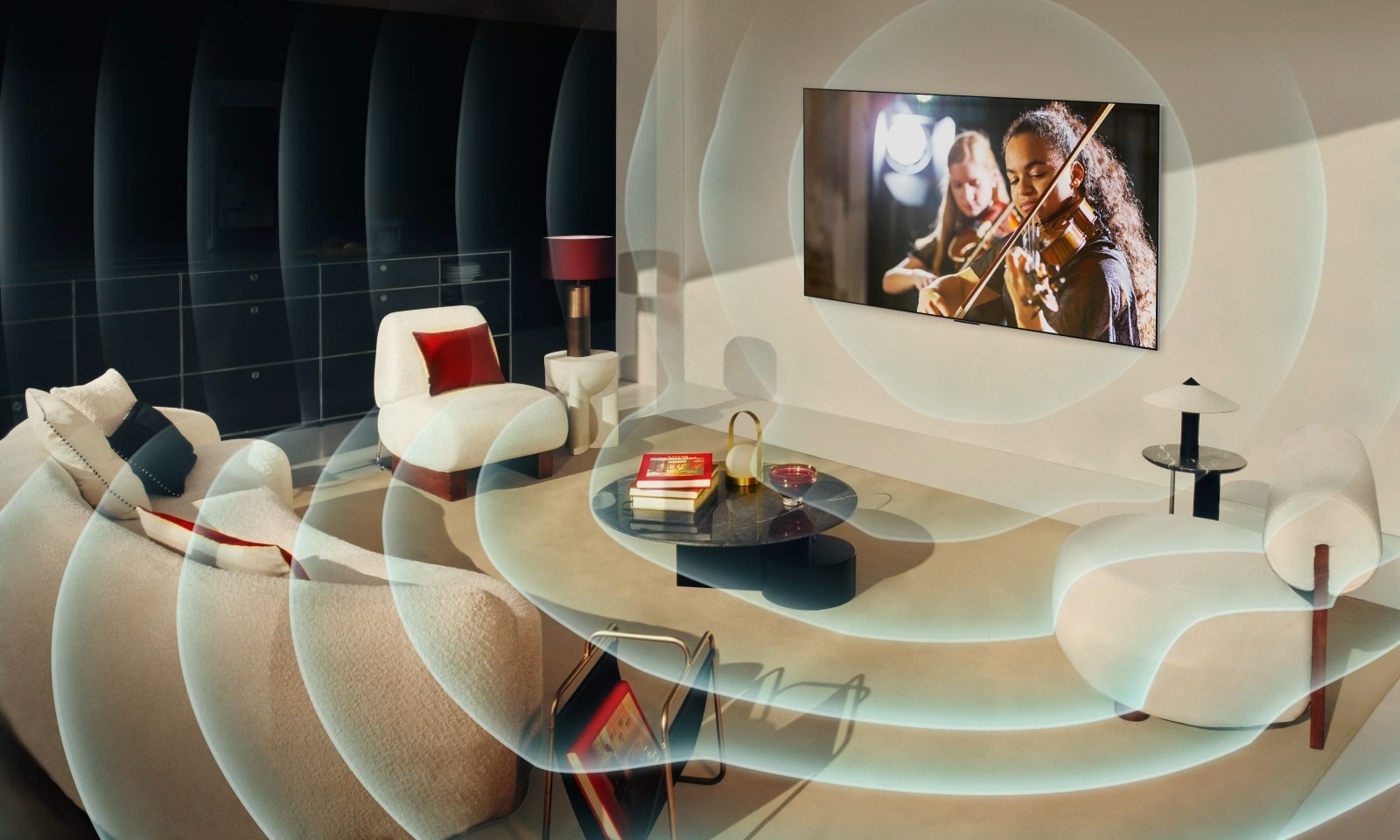 Ein LG OLED TV in einer modernen Stadtwohnung. Ein Gitter überlagert das Bild wie ein Scan des Raums, und dann erscheinen blaue Schallwellen auf dem Bildschirm, die den Raum perfekt mit Klang füllen.