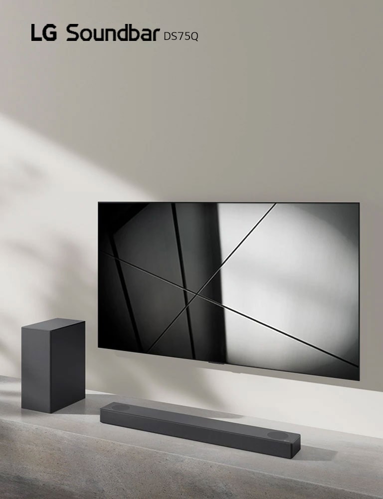 Die LG Soundbar DS75Q und ein LG TV stehen zusammen in einem Wohnzimmer. Der Fernseher ist eingeschaltet und zeigt ein Schwarzweißbild an.