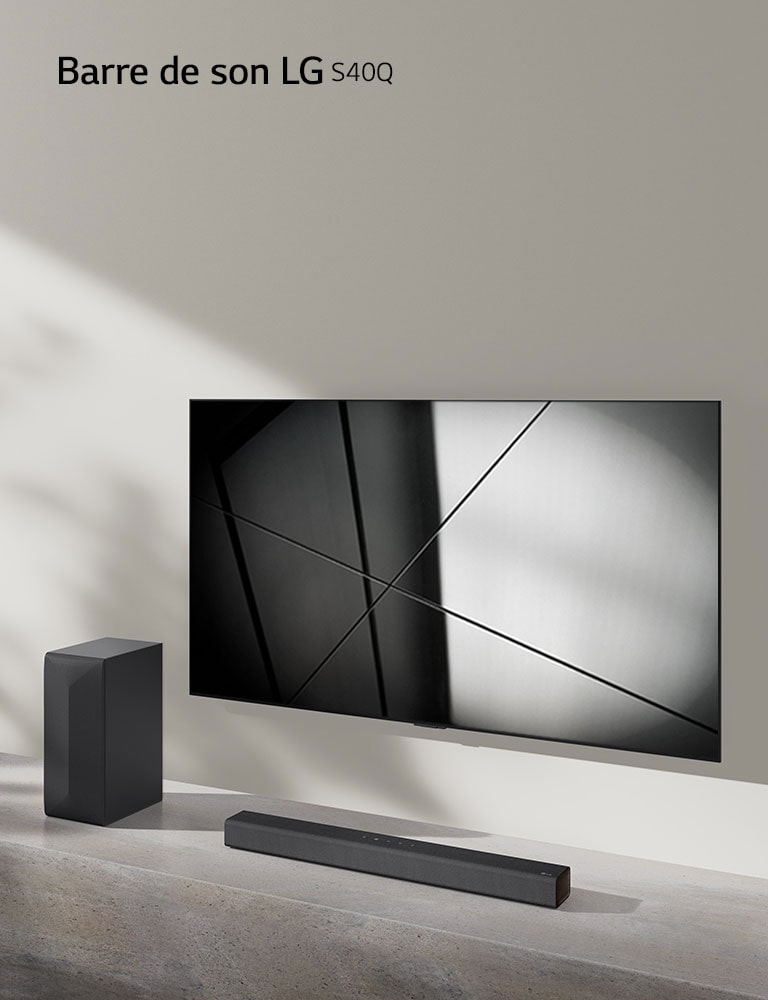 La barre de son LG S40Q et le téléviseur LG sont placés ensemble dans le salon. Le téléviseur est allumé, affichant une image géométrique.