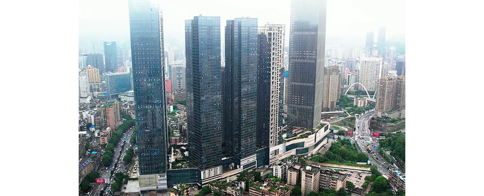 贵阳中心，正是基于这样的市场需求与时代背景应运而生，以其卓越的产品力和前瞻性的设计理念，成为贵阳市高端住宅项目的璀璨代表，而LG中央空调的加入，则为这一座城市之巅的高端住宅新地标，增添了更多科技的温度与生活的质感。