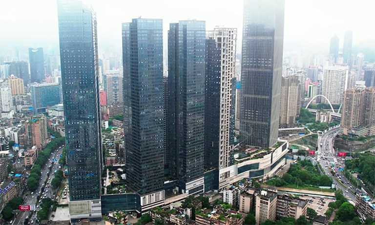 贵阳中心，正是基于这样的市场需求与时代背景应运而生，以其卓越的产品力和前瞻性的设计理念，成为贵阳市高端住宅项目的璀璨代表，而LG中央空调的加入，则为这一座城市之巅的高端住宅新地标，增添了更多科技的温度与生活的质感。