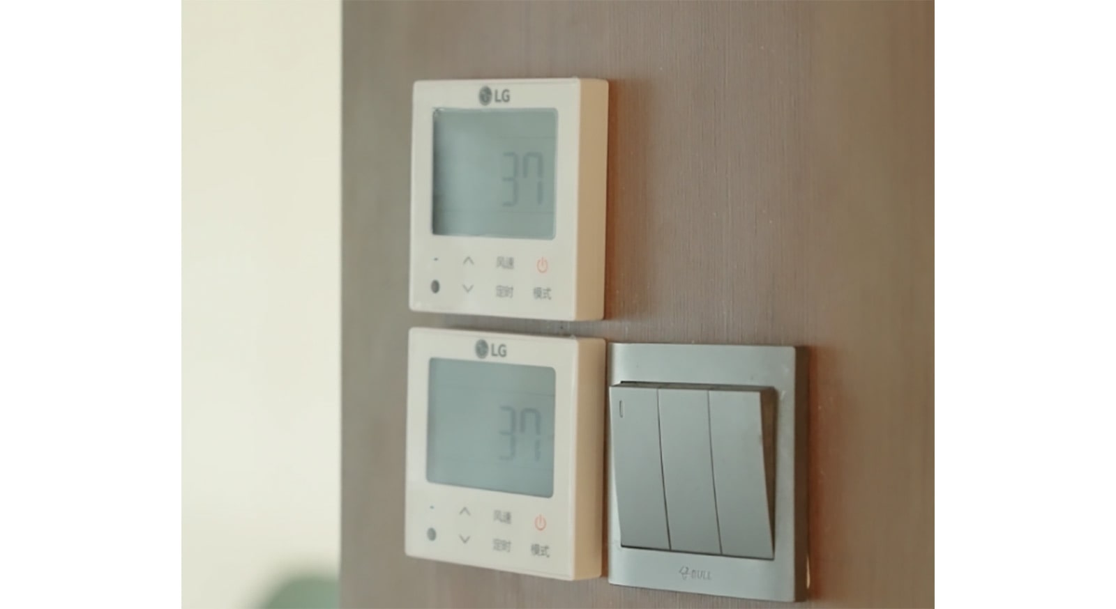 随着LG中央空调在贵阳中心的成功应用，一个集现代科技、生态宜居、高端品质于一体的城市生活新典范正逐步呈现在我们面前。这里，每一缕清风都蕴含着科技的智慧，每一处空间都洋溢着生活的品质，在贵阳城市之巅以其独有的方式，诠释着这座城市的时代精神与未来梦想，引领着品质生活的新风尚。