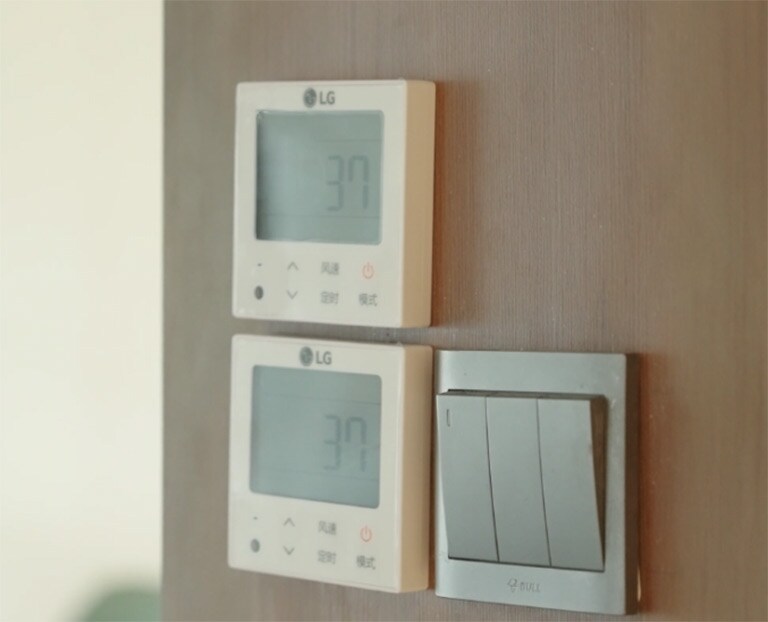 随着LG中央空调在贵阳中心的成功应用，一个集现代科技、生态宜居、高端品质于一体的城市生活新典范正逐步呈现在我们面前。这里，每一缕清风都蕴含着科技的智慧，每一处空间都洋溢着生活的品质，在贵阳城市之巅以其独有的方式，诠释着这座城市的时代精神与未来梦想，引领着品质生活的新风尚。