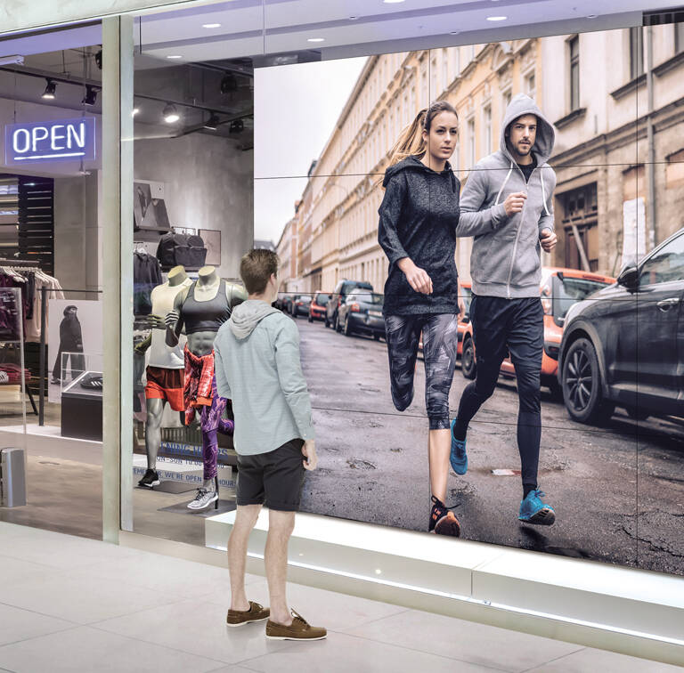 难以置信的沉浸感与超窄边框<br>55VL5F2