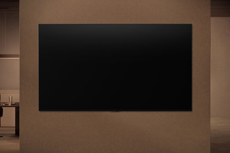 一台壁挂式 LG TV，其屏幕处于关闭状态，以此展示电视的动作传感器如何根据检测到的附近动作进行智能调节。