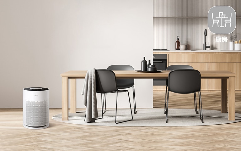 空气净化器位于厨房。