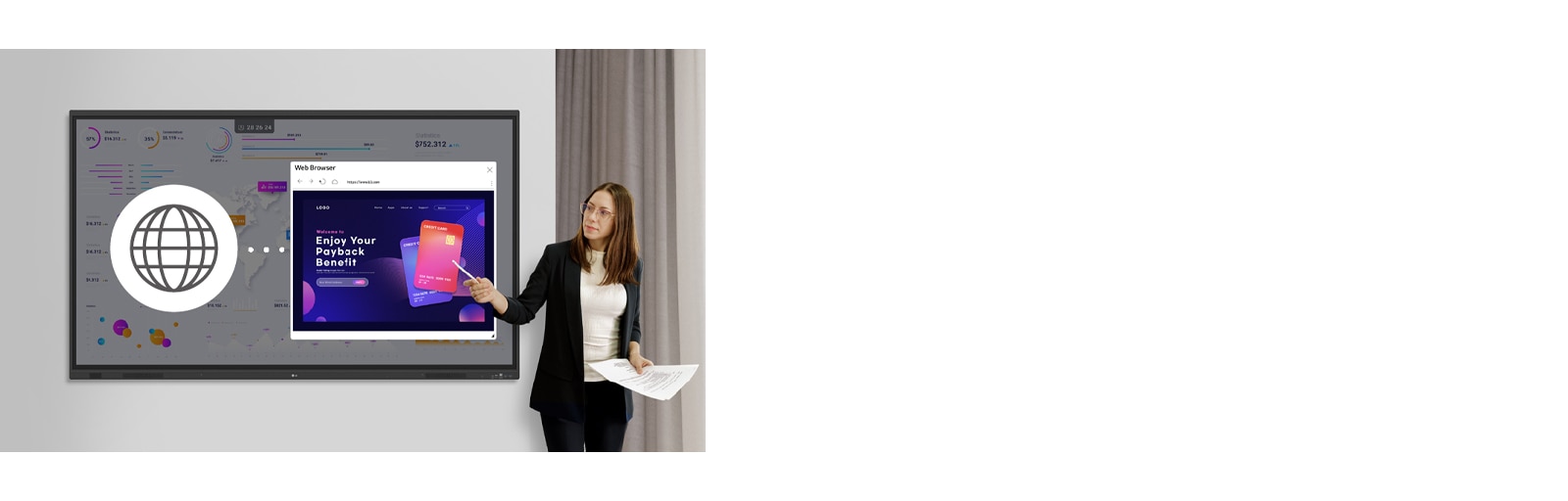 在演示过程中，一位女性正在使用网络浏览器功能，实时搜索并与他人分享结果。