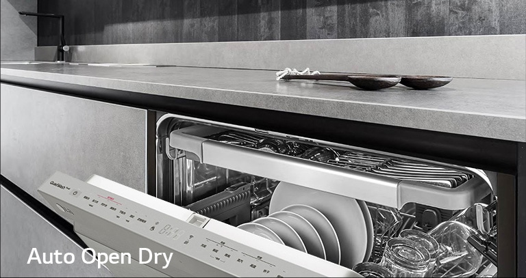 自动开门排出水汽，餐具干爽无需等待