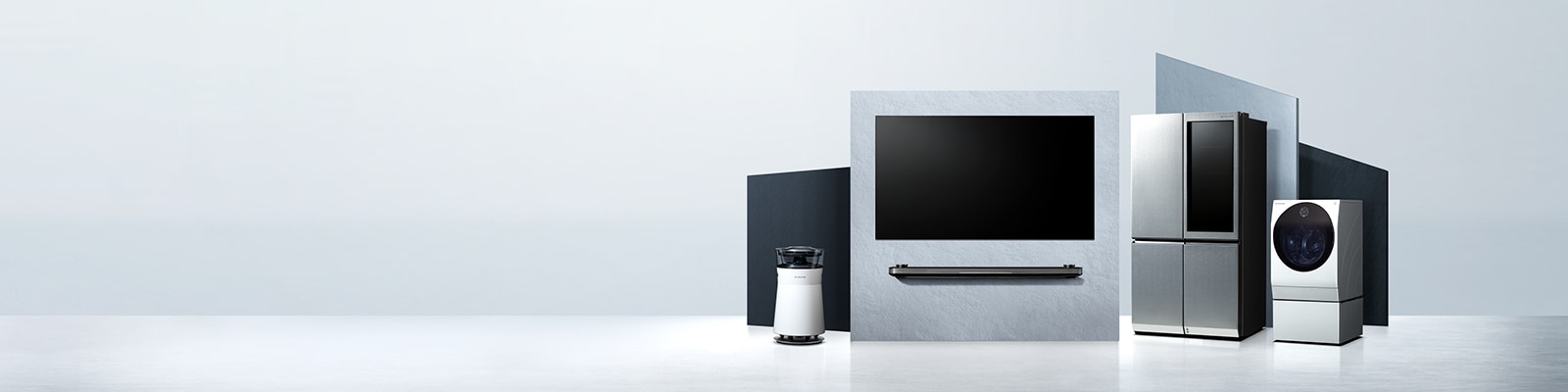LG SIGNATURE OLED TV W，冰箱和洗衣机放置在虚拟空间上。