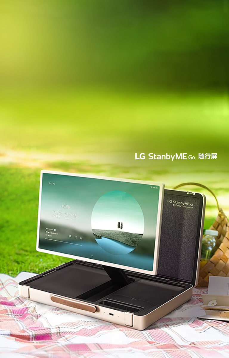LG lifestyle screen pose TV