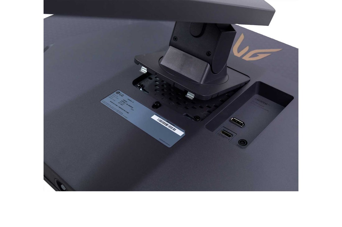 LG 32” LG UltraGear™ UHD  144Hz 刷新率电竞显示器, side view with monitor height moving downwards on with lights on, 32GS94U-B, thumbnail 16