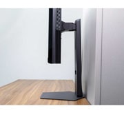 LG 32” LG UltraGear™ UHD  144Hz 刷新率电竞显示器, side view with monitor height moving downwards on with lights on, 32GS94U-B, thumbnail 17