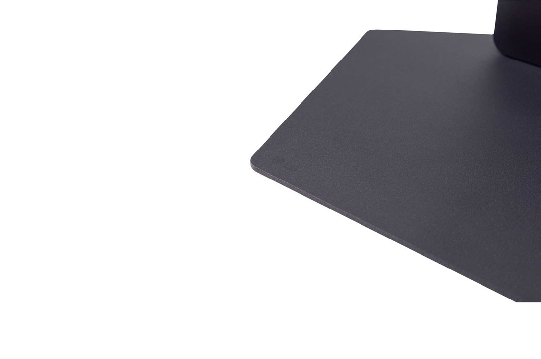 LG 27” LG UltraGear™ QHD电竞显示器 支持240Hz刷新率, side view with monitor height moving downwards on with lights on, 27GR84Q-B, thumbnail 14