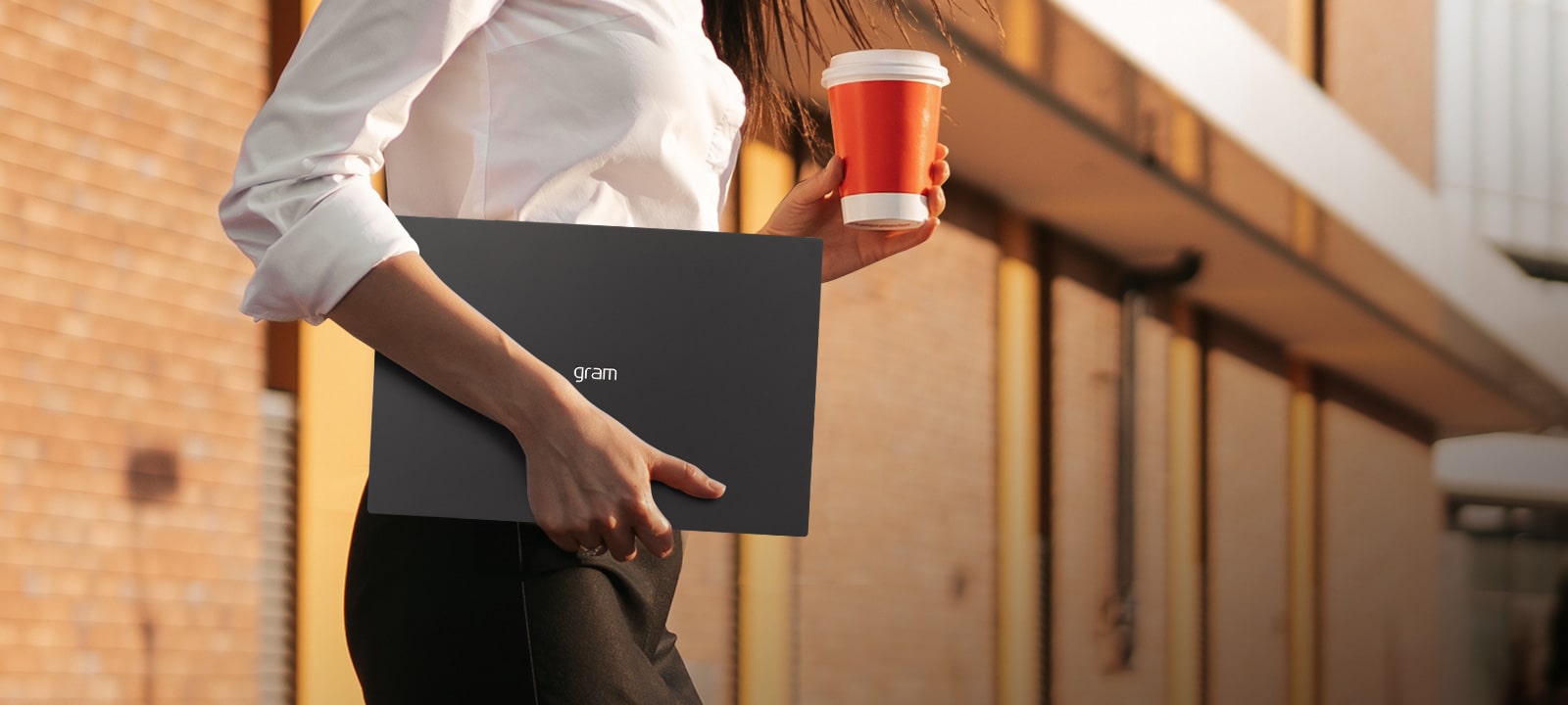 LG gram-轻薄-便携。