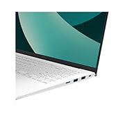 LG gram 16'' |  Intel® Arrow Lake H 轻薄本 | Windows 11, WQXGA 16:10 Anti-glare IPS 显示屏, -30 degree side port zoom-in view with cover open, 16Z90T-G.AL57C, thumbnail 4