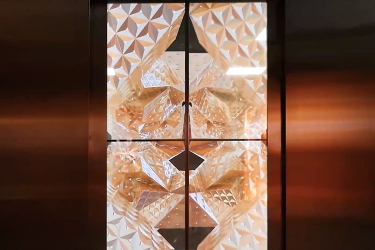 D05-02_Fractal(a-system-integrator)Transparent-OLED-Automatic-Door%2C-Dubai-Thumbnail