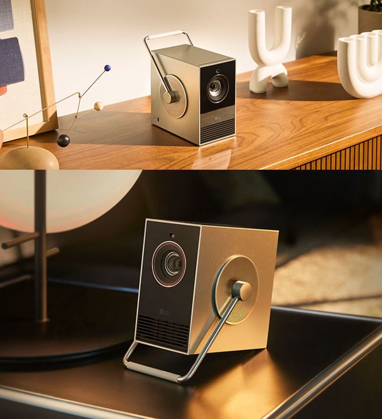 LG CineBeam HU710PB的多种使用场景-在桌子上。
