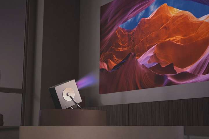 LG CineBeam HU710PB的视频-在4K - 120英寸大屏幕上投影的效果。