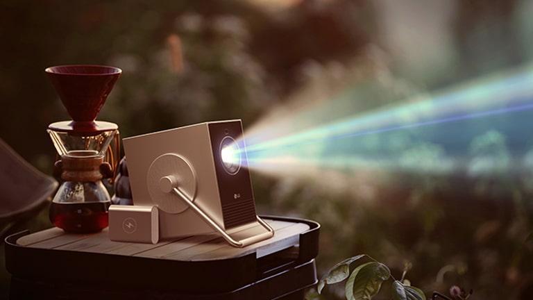 投影仪在连接到外部电池时运行的图像。