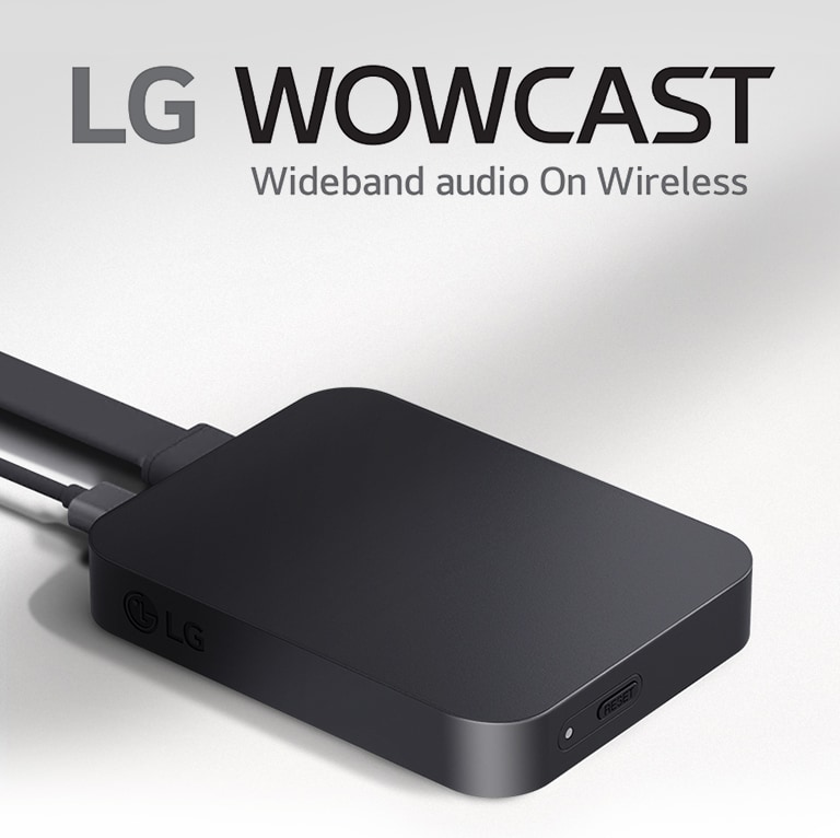 轻微俯视的 WOWCAST 右侧对角线视图。WOWCAST 置于浅灰色背景。产品徽标 LG WOWCAST 置于文案之上。