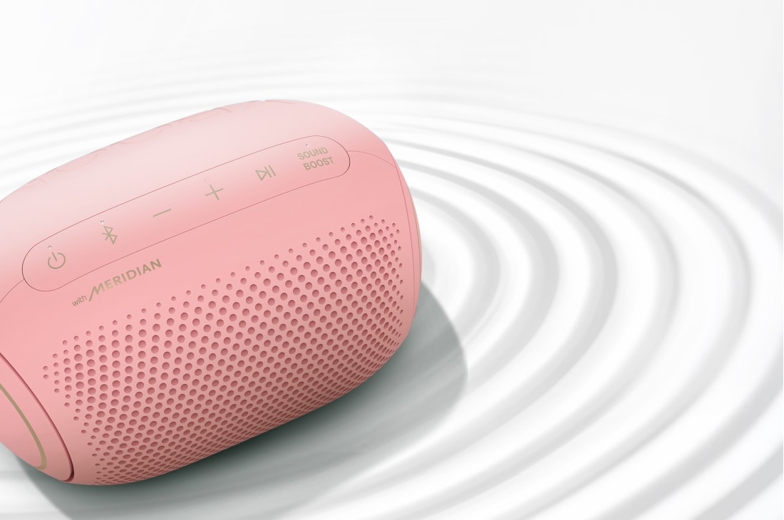 LG XBOOMGo PL2, 白色背景中，LG XBOOM Go 面向右上方，产品下方有涟漪效果。, PL2.DCHNLLP, thumbnail 3