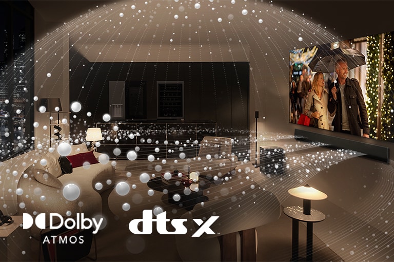 现代化城市套房内的 LG OLED TV 和 LG 回音壁 播放着一部电影（倾斜侧视图）。白色的水滴（表示声波）从 回音壁 和电视向上和向下射出，在空间中产生穹顶状声场。 Dolby Atmos 徽标 DTS X 徽标