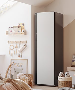 Obszar z pokrywą na żywność wewnątrz lodówki.