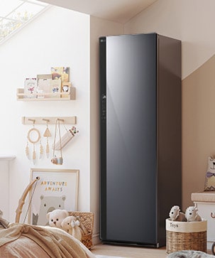 Obszar z pokrywą na żywność wewnątrz lodówki.