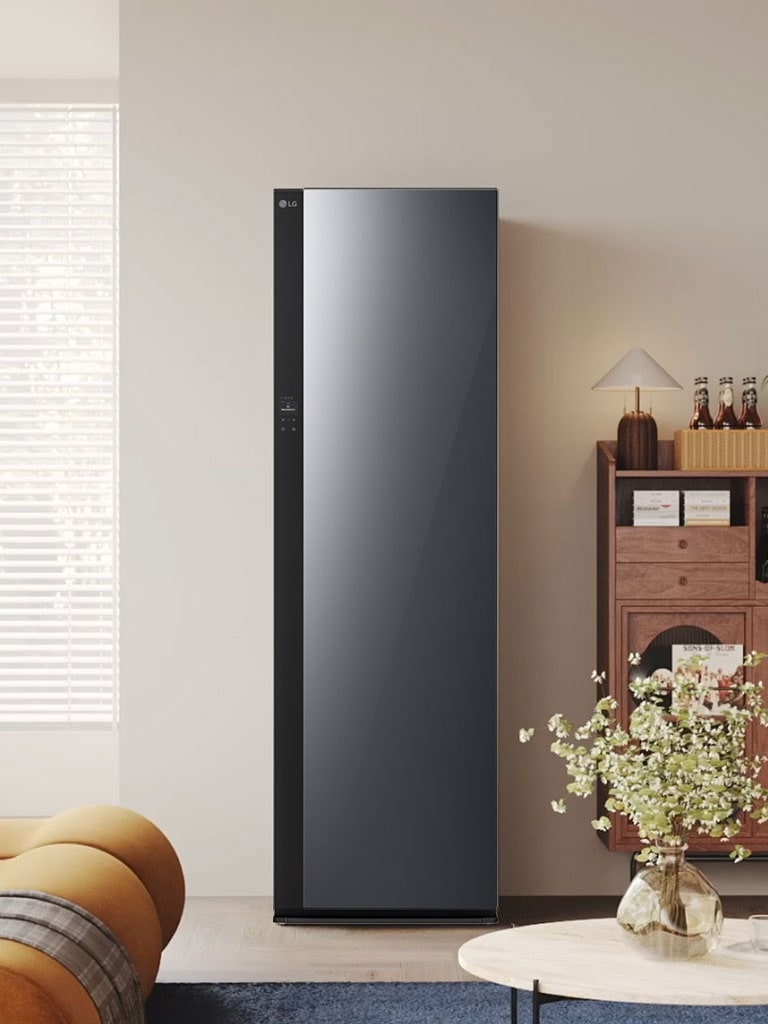 展示 LG Styler 蒸汽衣物护理机适合放置在各种空间和环境的视频