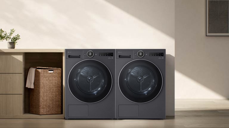 视频显示把烘干机设为自动启用一个优化的烘干程序，接收来自联网洗衣机的信息。