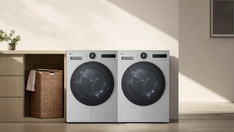 视频显示把烘干机设为自动启用一个优化的烘干程序，接收来自联网洗衣机的信息。