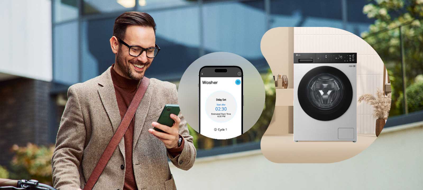 男子正在使用该应用程序，同时查看手机。