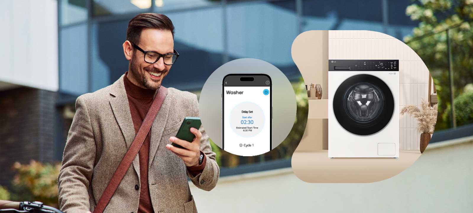 男子正在使用该应用程序，同时查看手机。