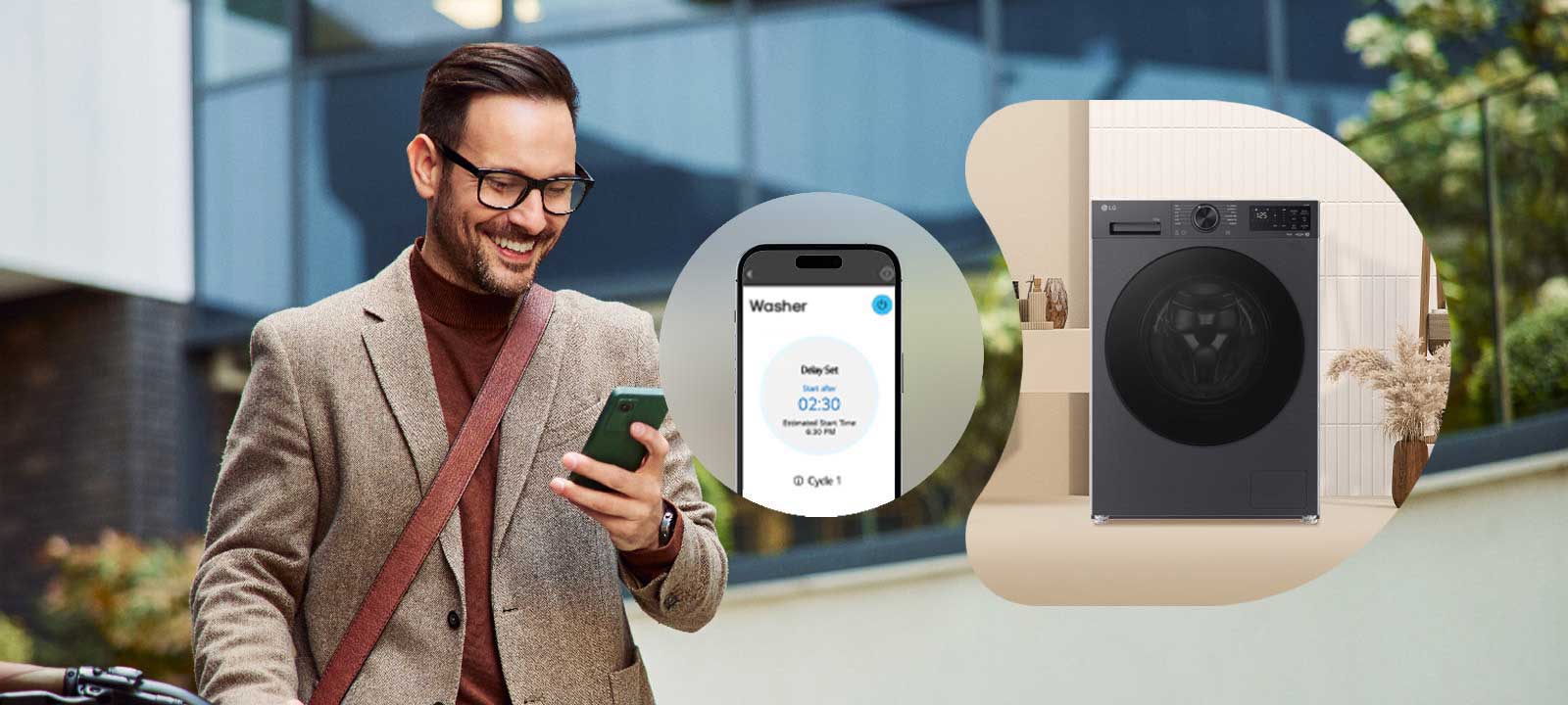 男子正在使用该应用程序，同时查看手机。