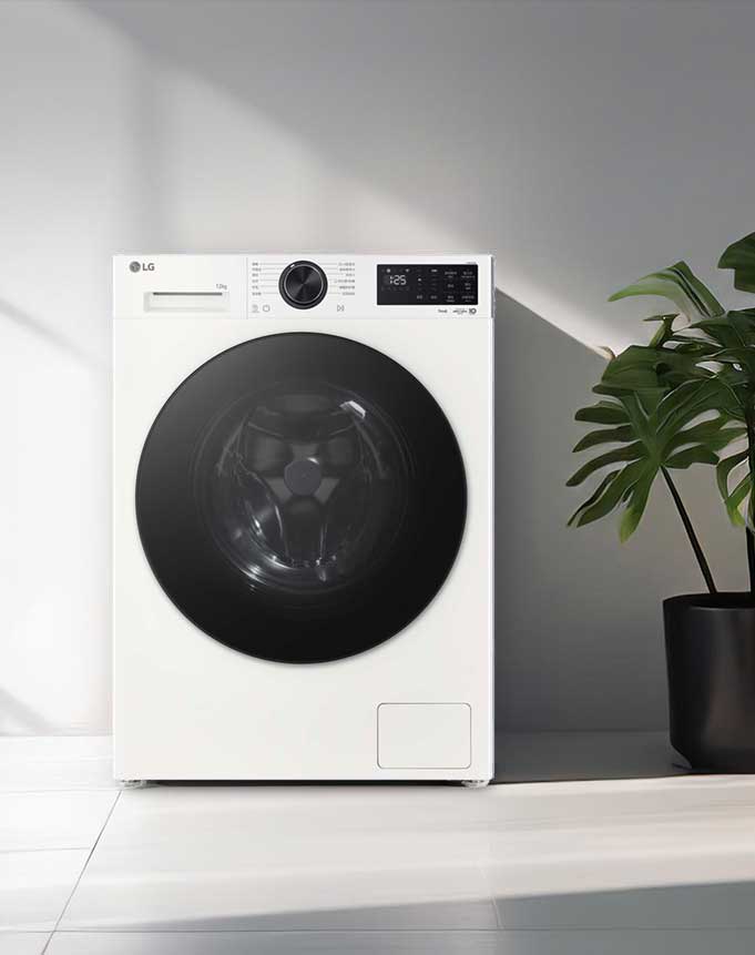 空间里有一台洗衣机。