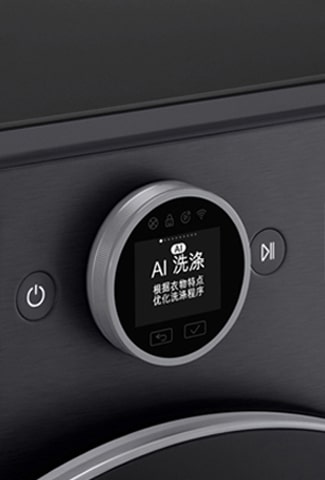 LG 白色前开式洗烘一体机 (F4X9EUP25M) 近距离展示控制面板，屏幕上显示 TurboWash + 烘干程序。