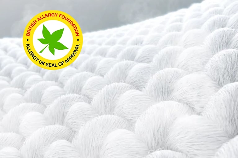 白色面料上可见蒸汽效果，左上角标有 Allergy Care 标识。