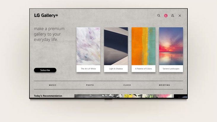 Der LG ART TV zeigt die graue Benutzeroberfläche von LG Gallery+ mit einem Menü zur Auswahl von Musik und Designs an, das von der Auswahl der Einstellungen über die Erstellung von „Mein Album“ bis hin zur Anzeige kuratierter Kunstwerke reicht. Der LG ART TV zeigt die graue Benutzeroberfläche von LG Gallery+ mit einem Menü zur Auswahl von Musik und Designs an, das von der Auswahl der Einstellungen über die Erstellung von „Mein Album“ bis hin zur Anzeige kuratierter Kunstwerke reicht.