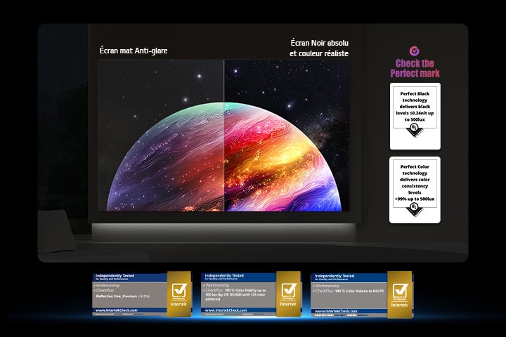 LG OLED evo AI G6 montre une scène planète et étoiles à écran partagé, comparant d’autres écrans mats OLED TVs à son écran Noir parfait et couleur parfaite pour une qualité d’image plus claire sous n’importe quelle lumière, pris en charge par la certification UL et les certifications Intertek pour la fidélité des couleurs et l’absence de reflets.