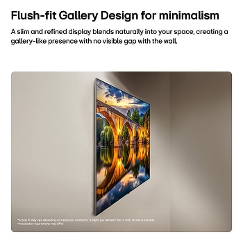 La LG OLED evo AI G6, présentée de côté, met en valeur son design Flush Fit Gallery avec une fixation murale sans écart, affichant une scène nocturne d’un pont éclairé avec des reflets sur l’eau.