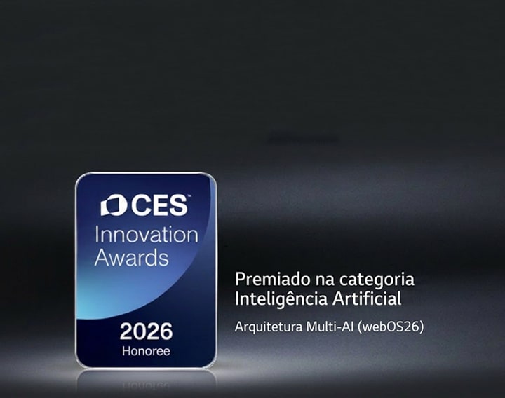 O selo de premiado do CES Innovation Awards 2026 é exibido em um fundo escuro. A Arquitetura Multi-AI foi reconhecida na categoria Inteligência Artificial.